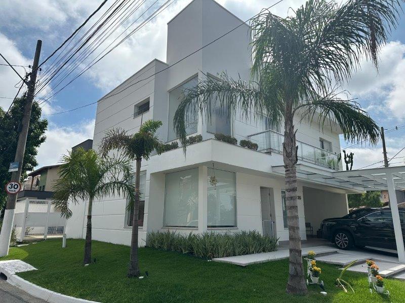 Sobrado de Esquina à Venda no Campos do Conde 1 Sobrado de Esquina à Venda no Campos do Conde 1